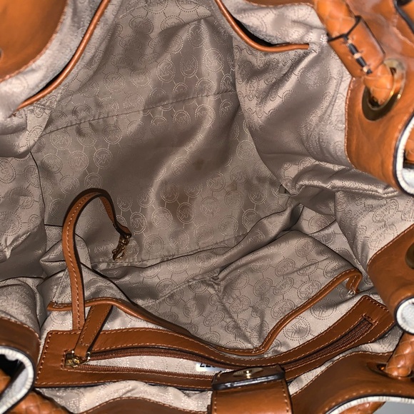 Michael Kors hobo and wallet set ( It’s a 2 fer- bundle) EUC. No call outs - Picture 12 of 16